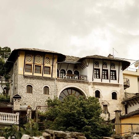 Emblematic House Apartment 2 จีโรคาสเตอร์ ภายนอก รูปภาพ