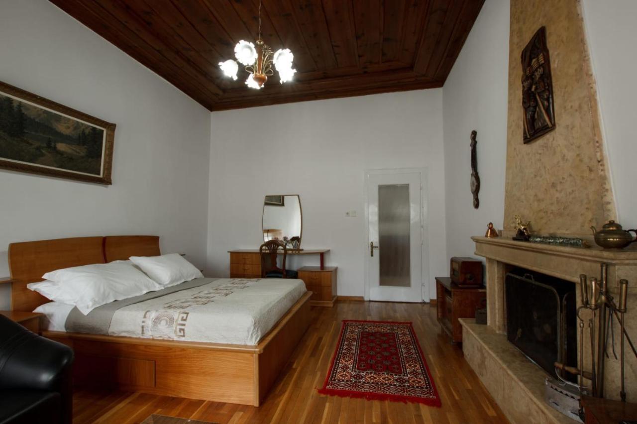 Emblematic House Apartment 2 จีโรคาสเตอร์ ภายนอก รูปภาพ