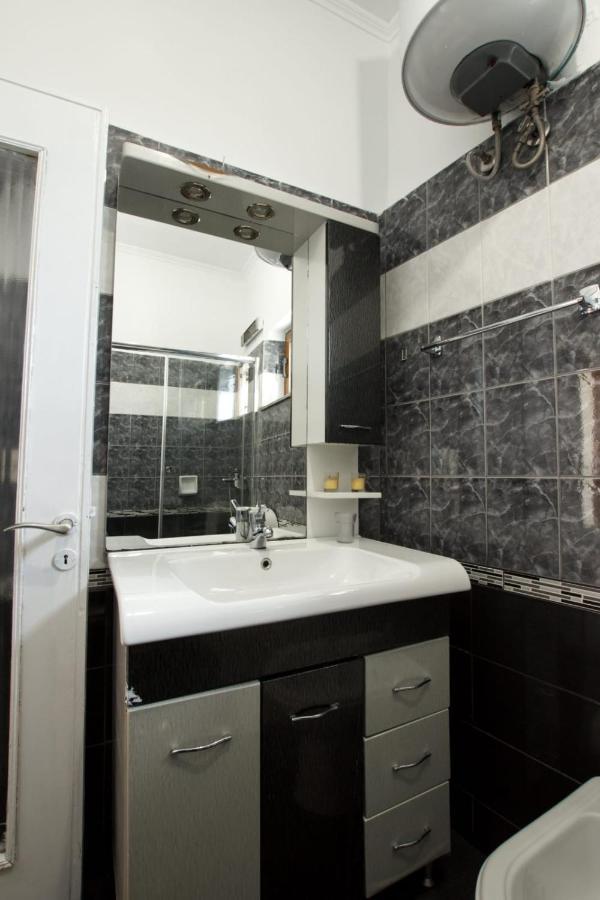 Emblematic House Apartment 2 จีโรคาสเตอร์ ภายนอก รูปภาพ