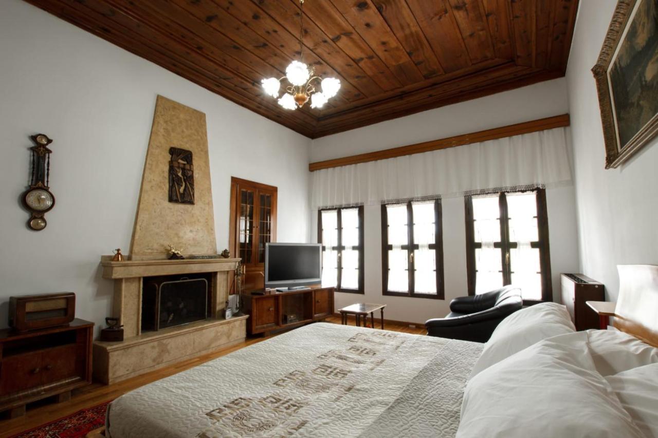 Emblematic House Apartment 2 จีโรคาสเตอร์ ภายนอก รูปภาพ
