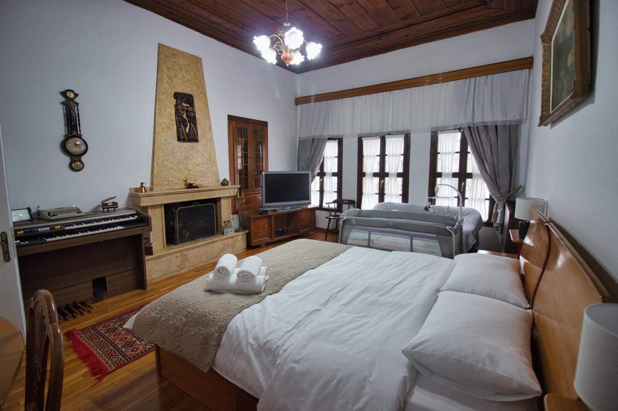 Emblematic House Apartment 2 จีโรคาสเตอร์ ภายนอก รูปภาพ