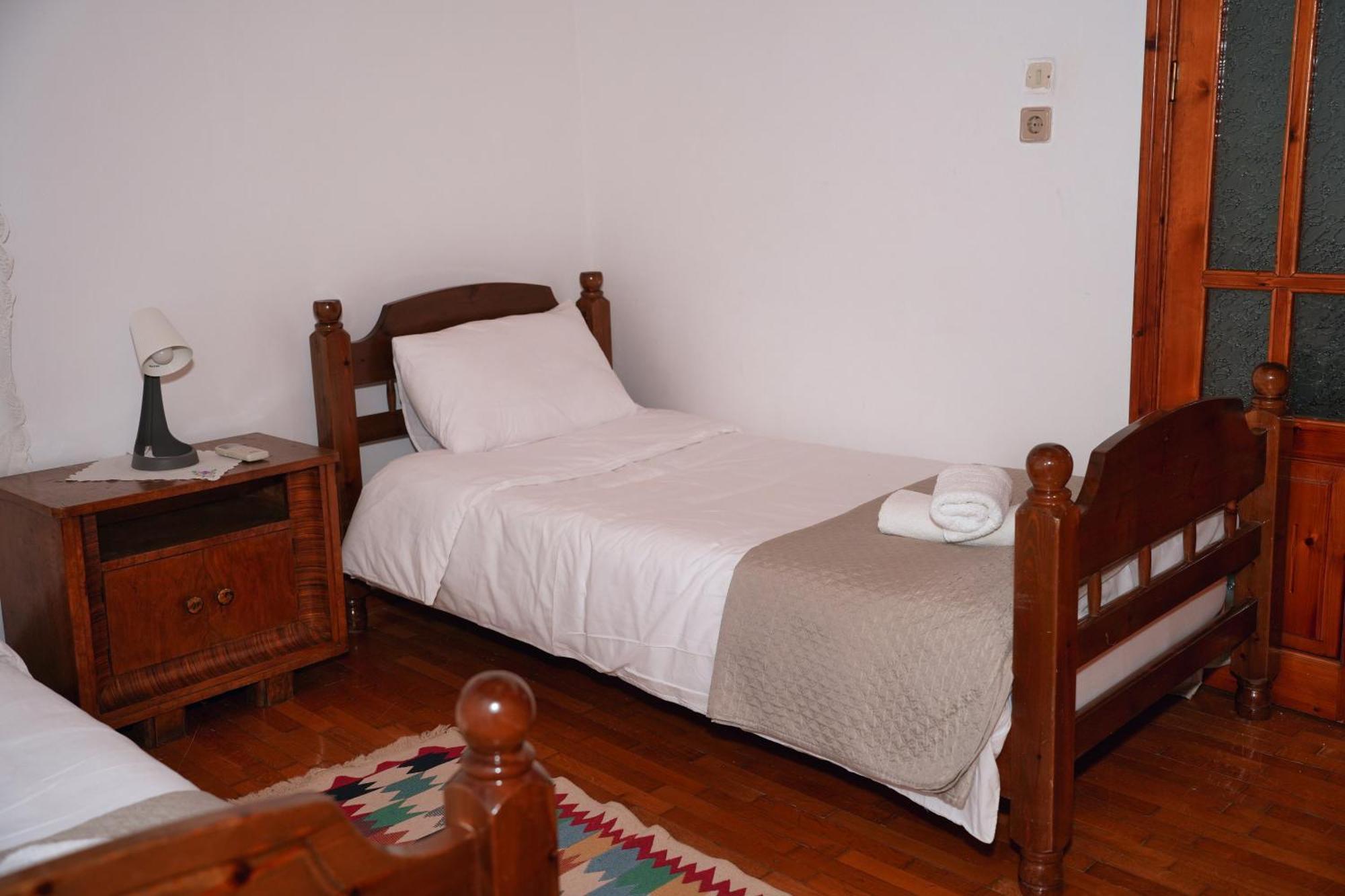 Emblematic House Apartment 2 จีโรคาสเตอร์ ภายนอก รูปภาพ