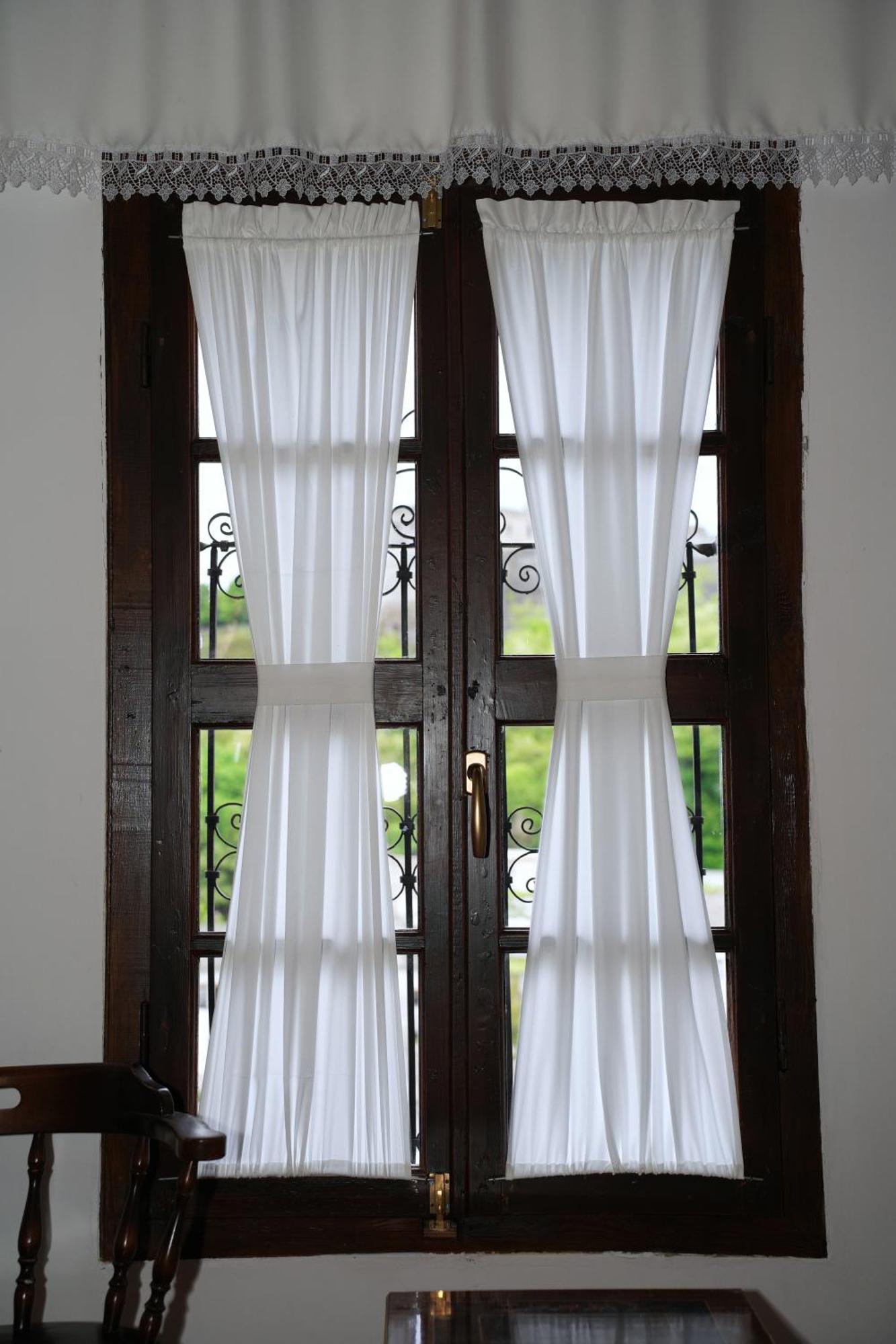 Emblematic House Apartment 2 จีโรคาสเตอร์ ภายนอก รูปภาพ